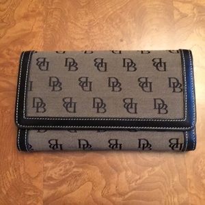 Dooney & Bourke wallet